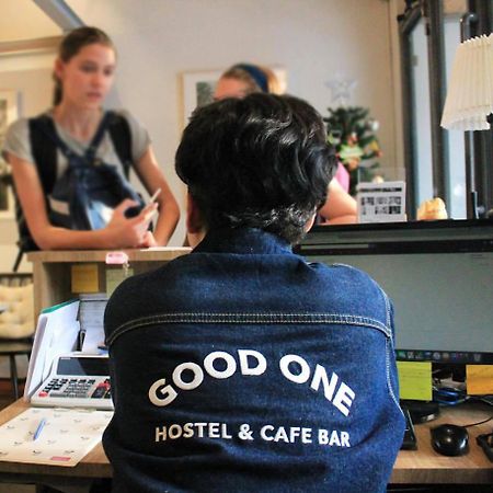 Good One Poshtel & Cafe Bar Hostel Bangkok Bagian luar foto
