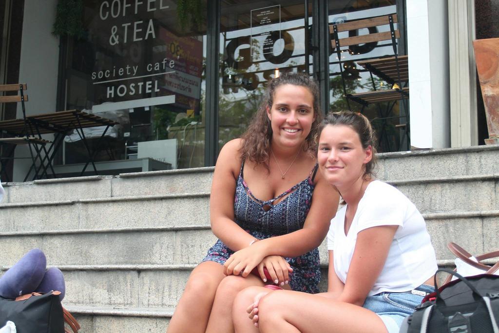 Good One Poshtel & Cafe Bar Hostel Bangkok Bagian luar foto