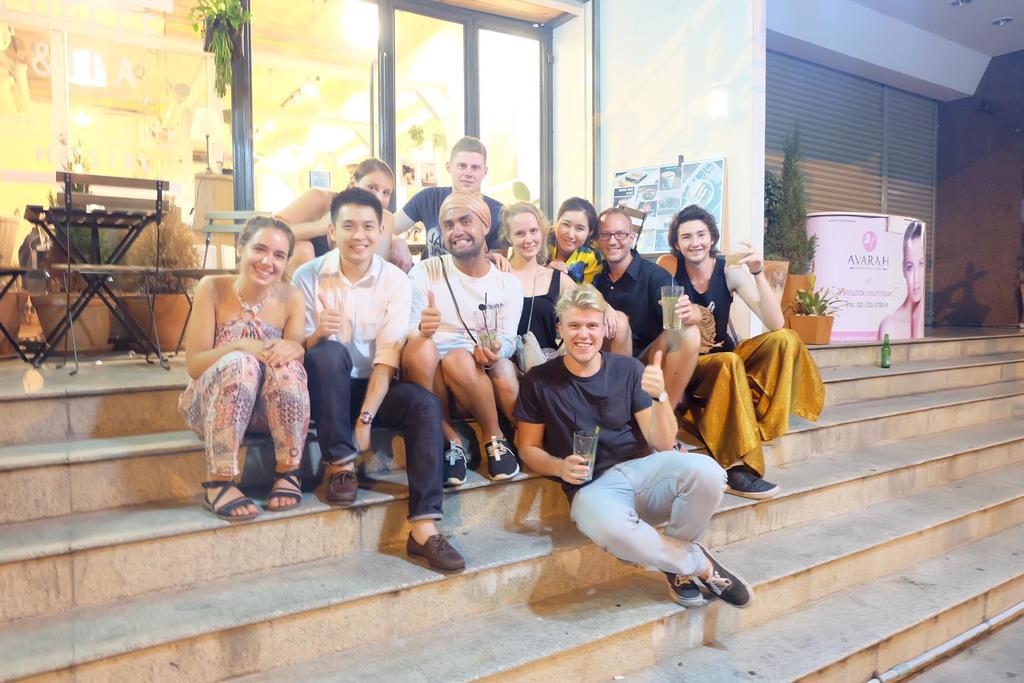 Good One Poshtel & Cafe Bar Hostel Bangkok Bagian luar foto