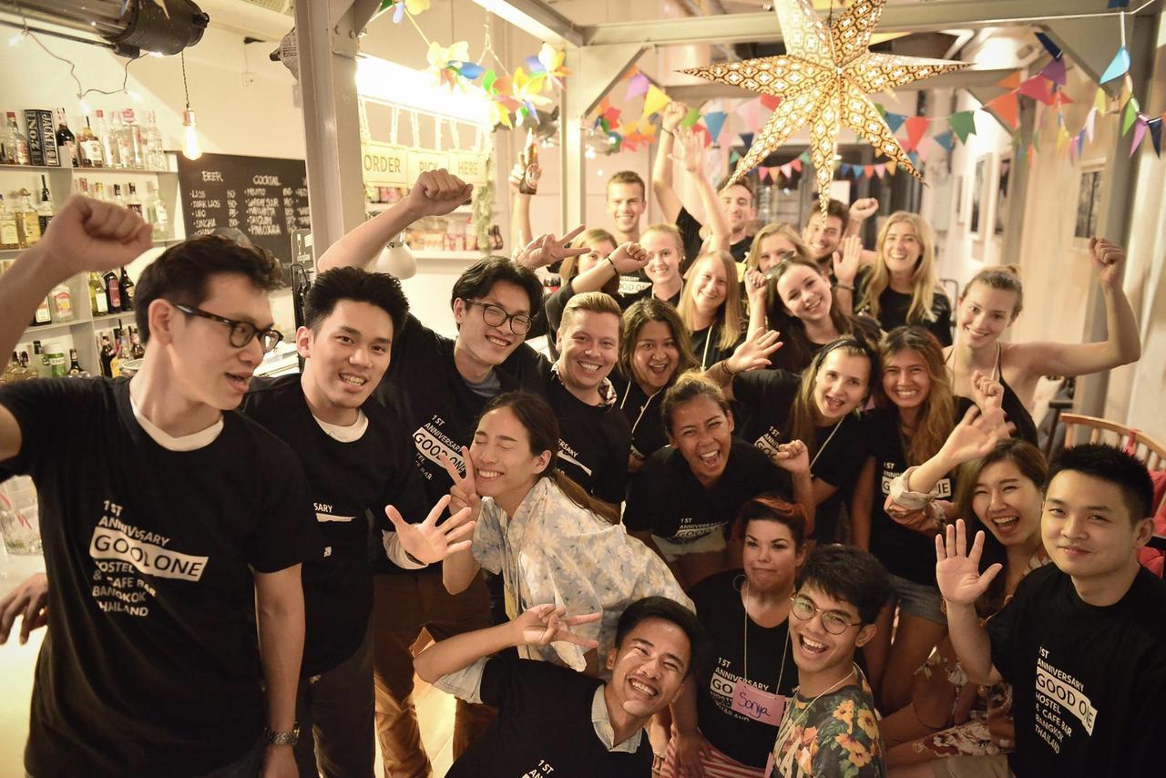 Good One Poshtel & Cafe Bar Hostel Bangkok Bagian luar foto