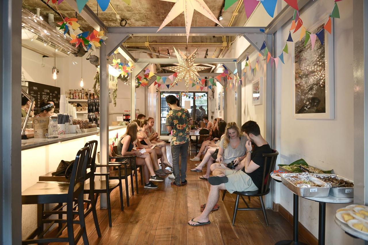 Good One Poshtel & Cafe Bar Hostel Bangkok Bagian luar foto
