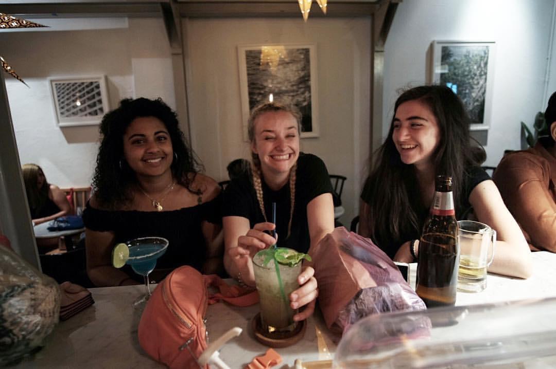 Good One Poshtel & Cafe Bar Hostel Bangkok Bagian luar foto