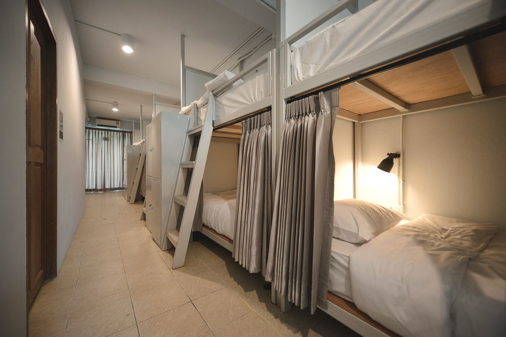Good One Poshtel & Cafe Bar Hostel Bangkok Bagian luar foto