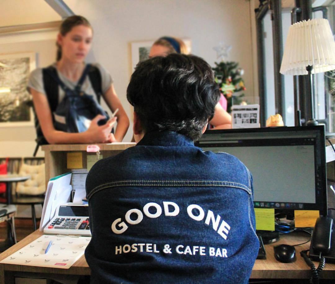 Good One Poshtel & Cafe Bar Hostel Bangkok Bagian luar foto