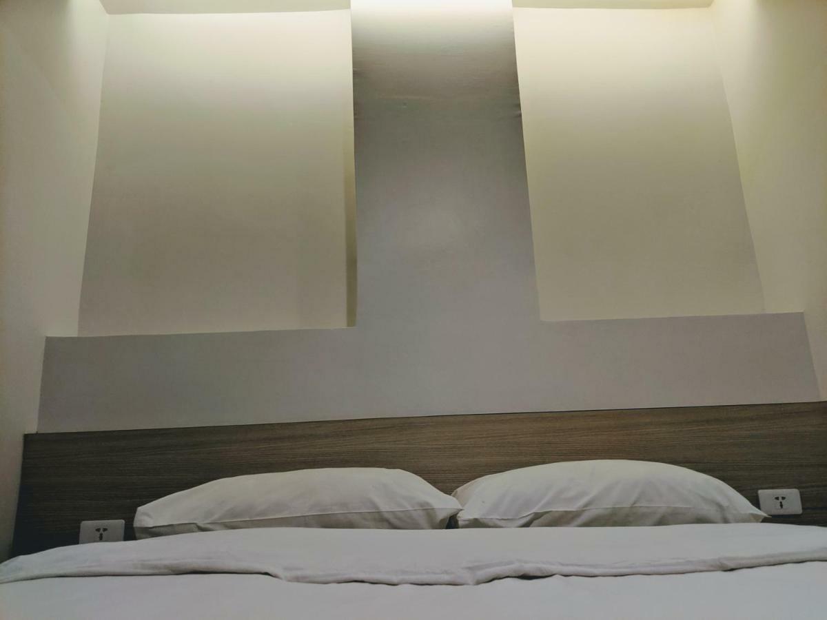 Good One Poshtel & Cafe Bar Hostel Bangkok Bagian luar foto