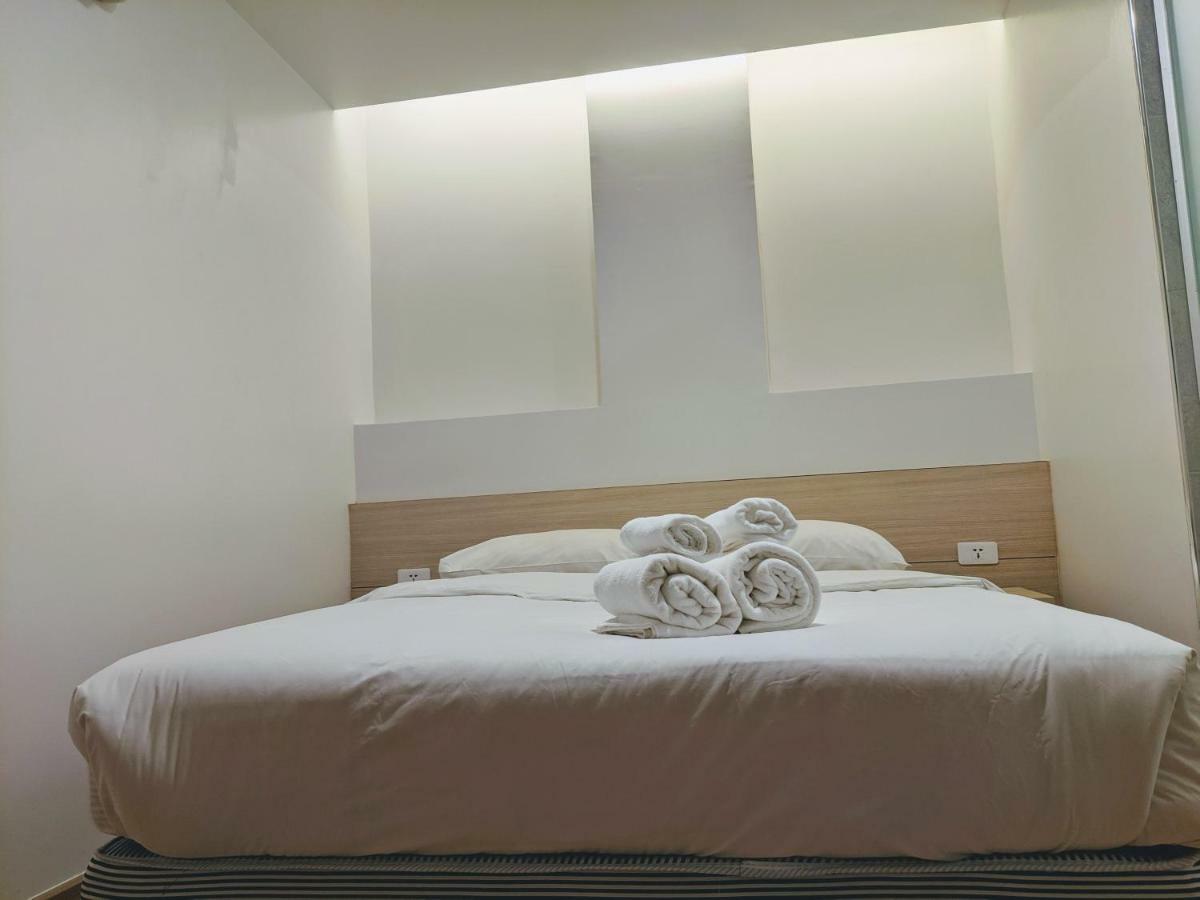 Good One Poshtel & Cafe Bar Hostel Bangkok Bagian luar foto