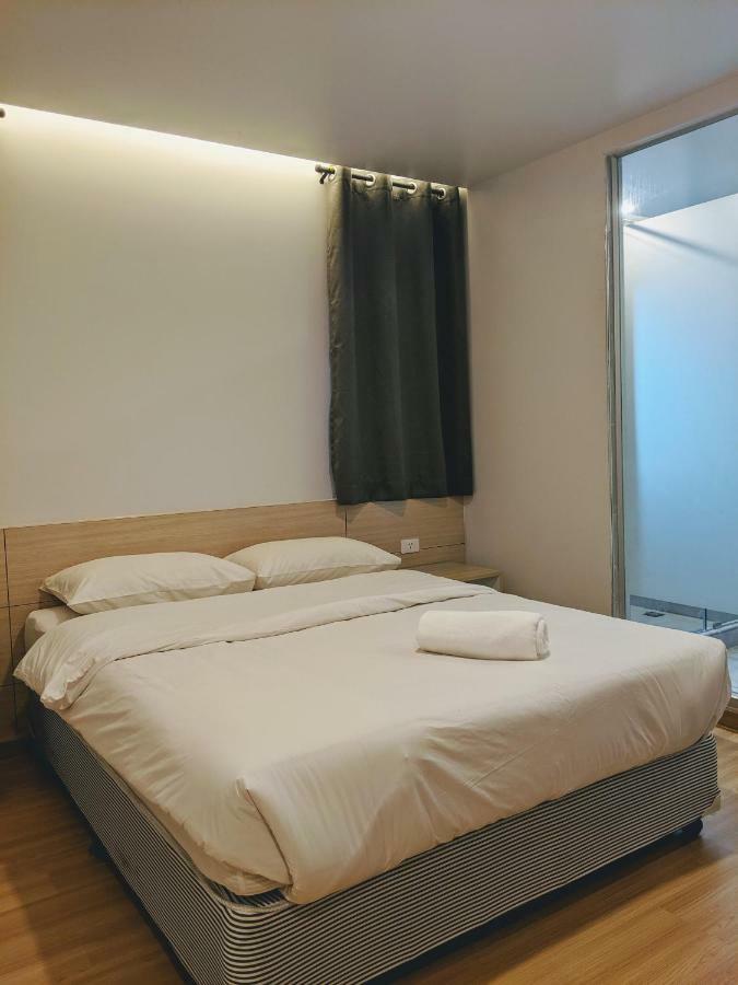 Good One Poshtel & Cafe Bar Hostel Bangkok Bagian luar foto